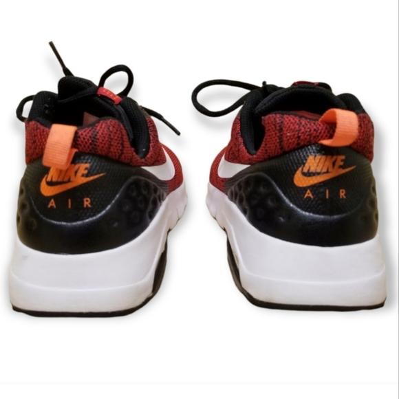 Nike Air Max Motion Training Shoe Low Red and Black Unisex Children's Size 7Y - Picture 6 of 13